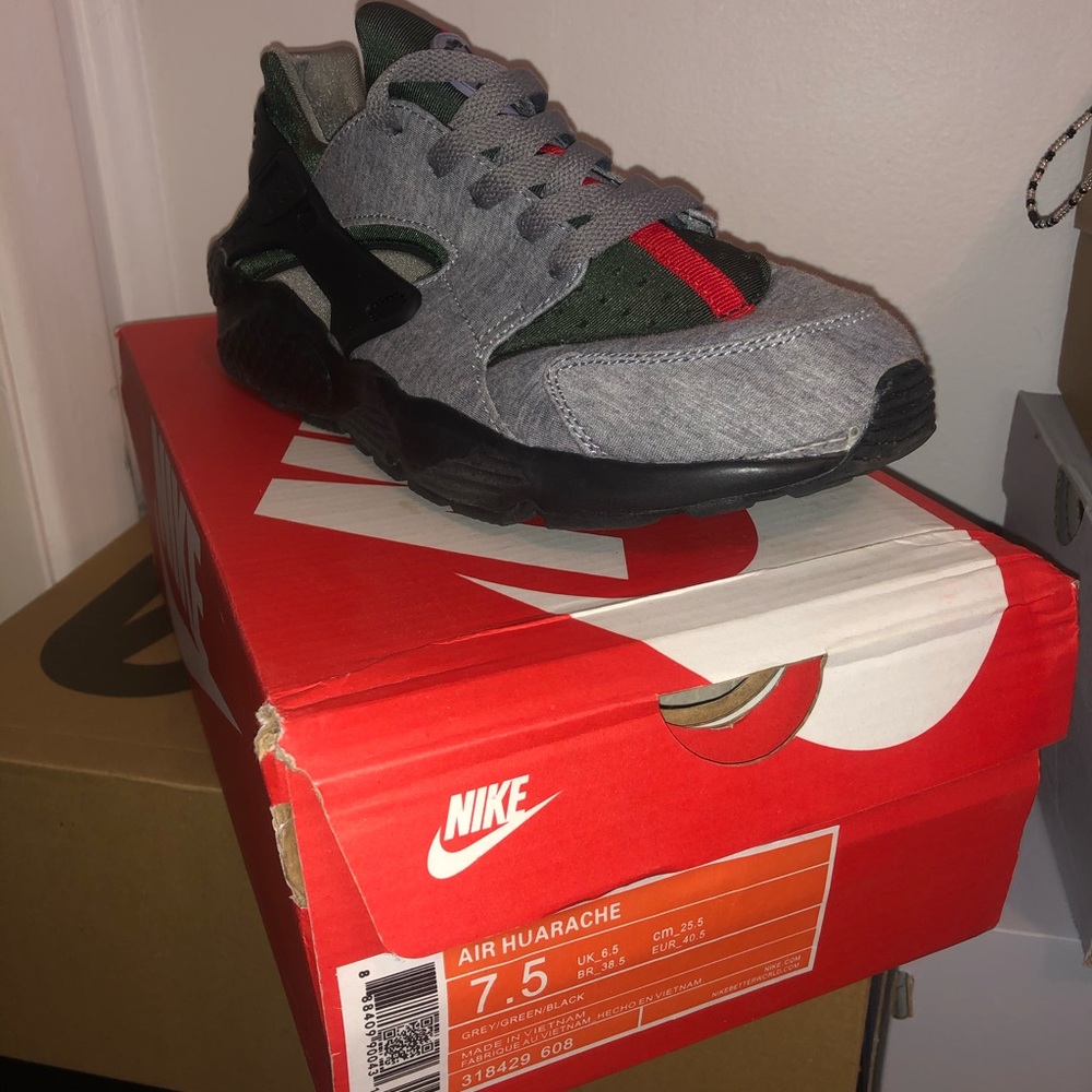 GUCCI x NIKE HUARACHE SZ. 7.5
